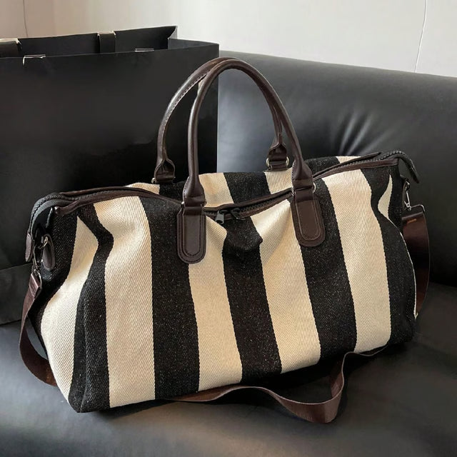 Large-Capacity Travel Bag – Portable Weekender and Business Messenger Bag