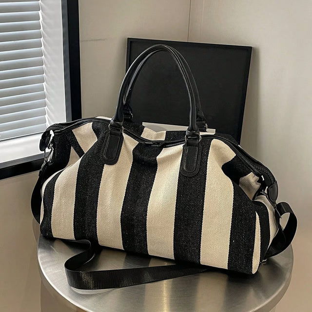 Large-Capacity Travel Bag – Portable Weekender and Business Messenger Bag